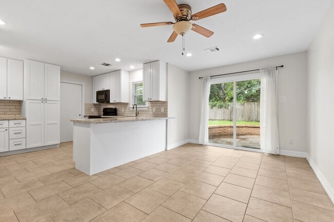 Building Photo - 10518 Mayfield Rd