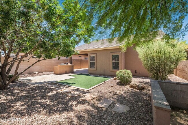 Building Photo - 4618 W Cottontail Rd