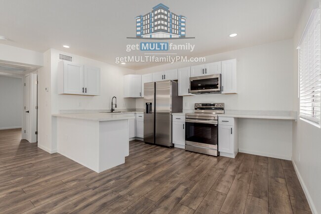 Building Photo - 700 W University Dr
