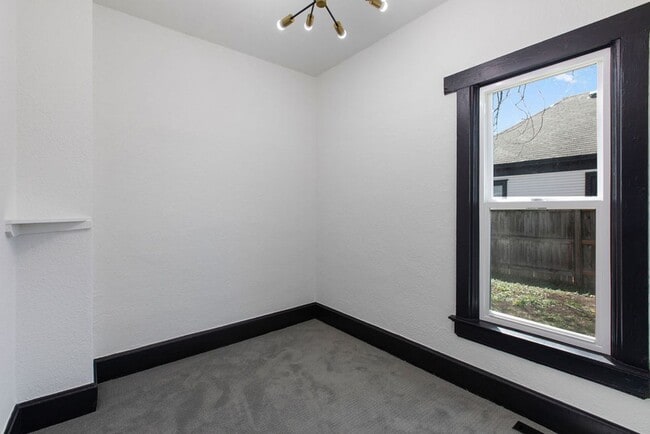 Building Photo - 3 Bedroom Bungalow in Fort Collins