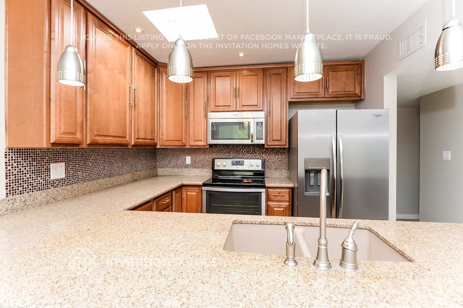 Building Photo - 4907 S Park Dr