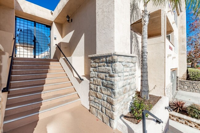 Building Photo - 1202 Donax Ave