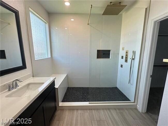 Building Photo - 9565 Camelback Crk Dr