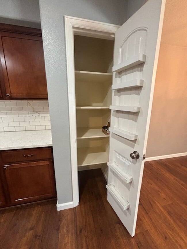 Building Photo - 4 Bedroom 3.5 Bath Townhome in Saddle Ridg...