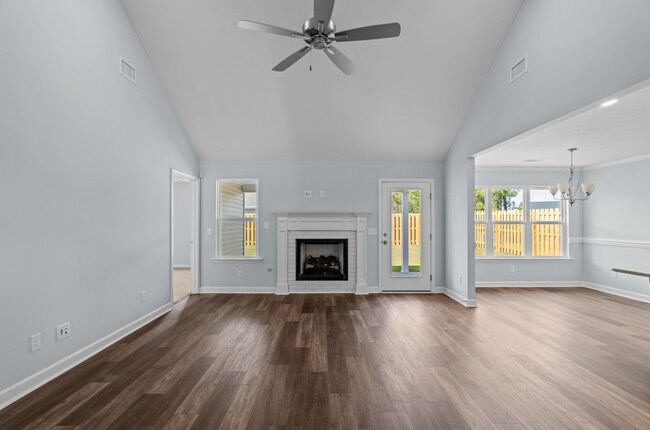 Building Photo - 8922 Snelling Dr