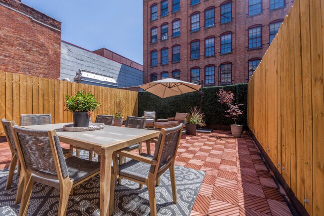 Building Photo - 227 W Fayette St