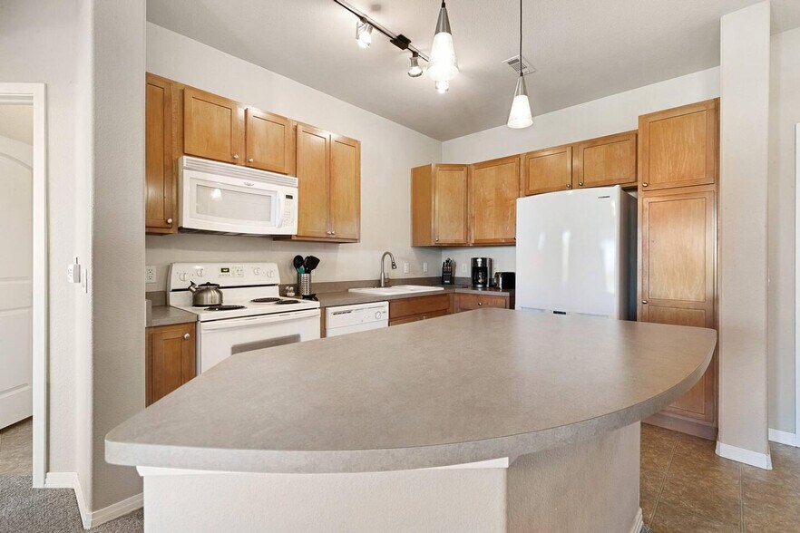 Building Photo - 10176 Park Meadows Dr