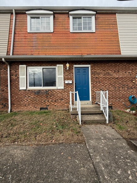 Building Photo - 35 Broadway Gardens