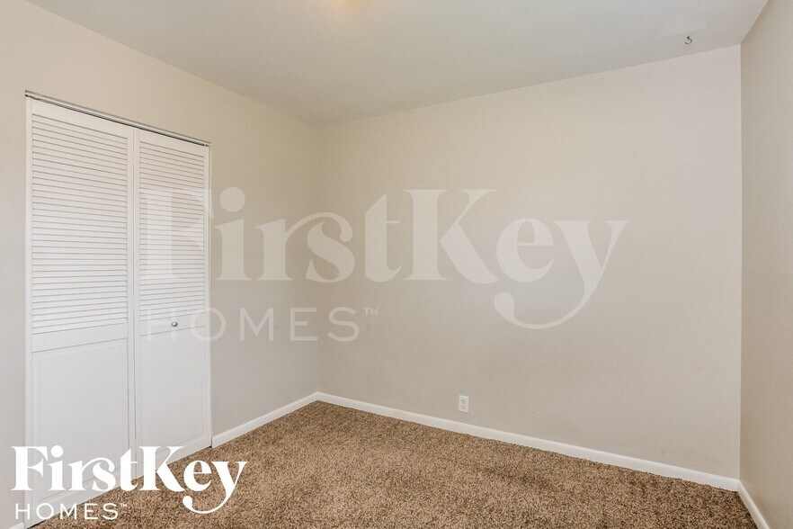 Building Photo - 5920 Schoolwood Dr