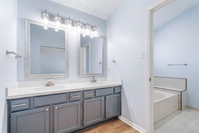 Building Photo - 4330 Heathfield Dr