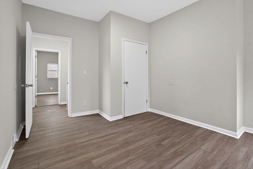 Building Photo - 553 Norman St