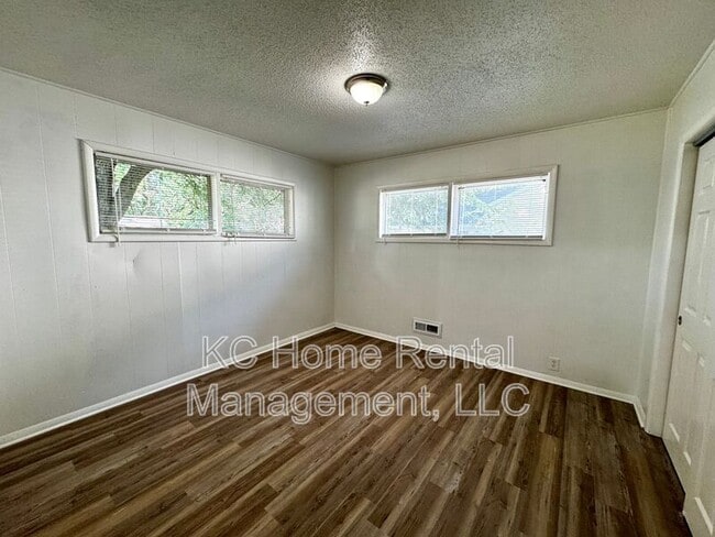 Building Photo - 7507 E 108th St