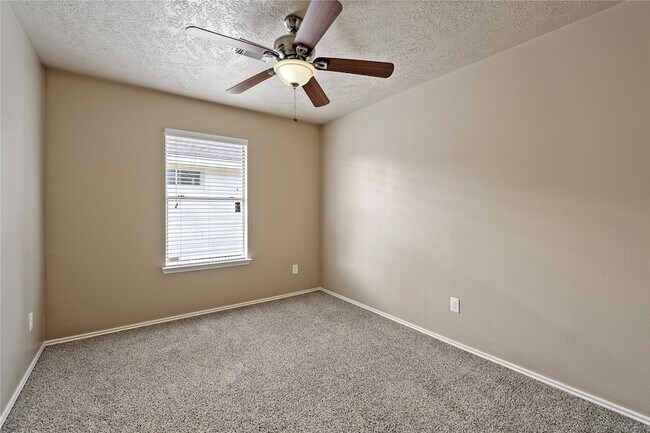 Building Photo - 2627 Autumn Springs Ln