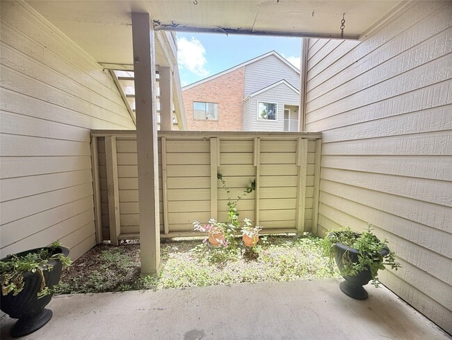 Building Photo - 6701 Sands Point Dr