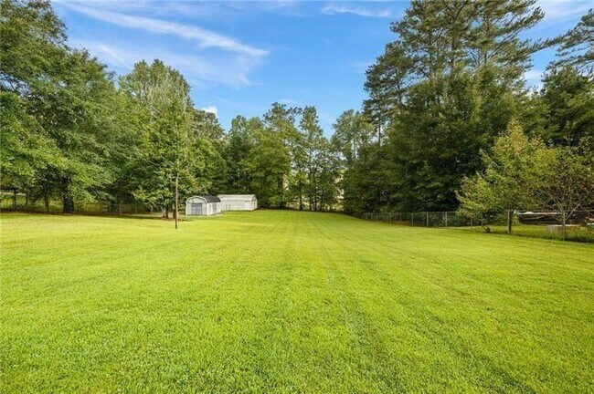 Building Photo - 3020 Land Rd