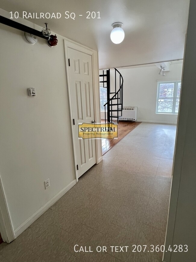 Building Photo - 10 Railroad Square