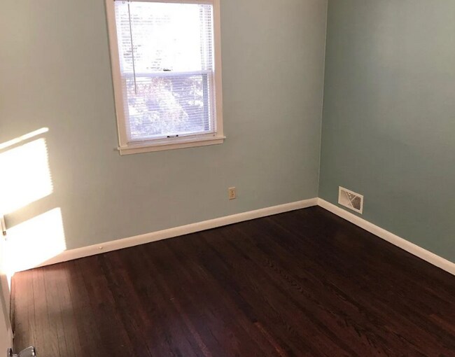 Building Photo - 1400-1402 Arlington Ave E