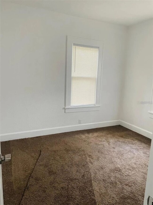 Building Photo - Lovely two bedroom one bathroom cottage