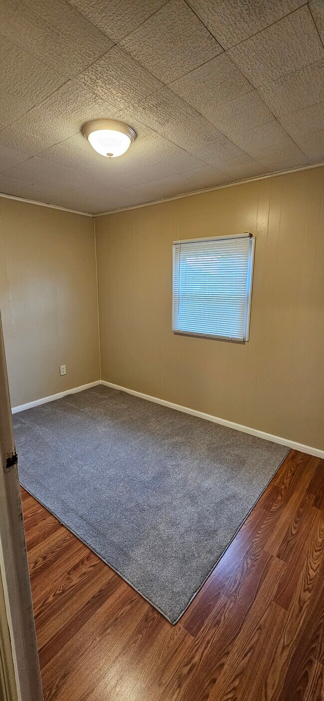 Building Photo - 2085 Bellefontaine Ave