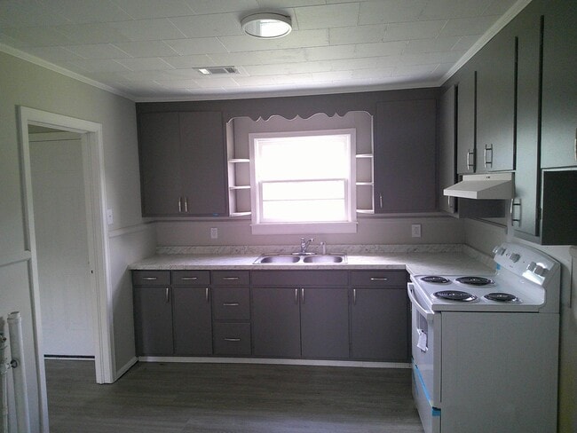 Building Photo - 408 Lumpkin Ave