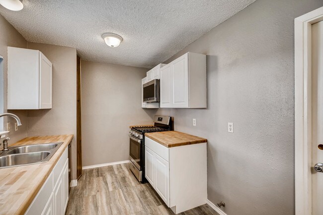 Building Photo - 16406 Spruce Cove St