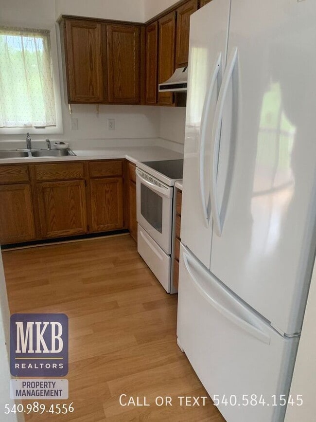 Building Photo - 7847 Forest Edge Dr