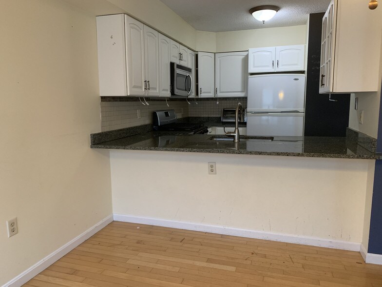 Breakfast Bar - 14 Merganser Way