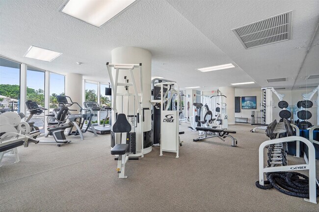 Building Photo - 715 Bayshore Dr