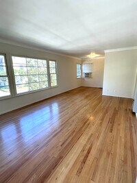 Building Photo - 10630 Holman Ave