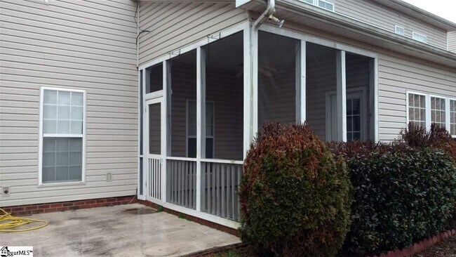 Building Photo - 407 Gunnison Dr