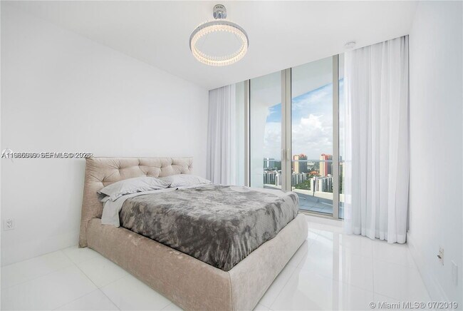 Building Photo - 16901 Collins Ave