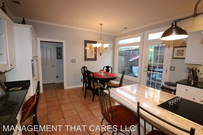 Building Photo - 5238 Lexington Park Cir N