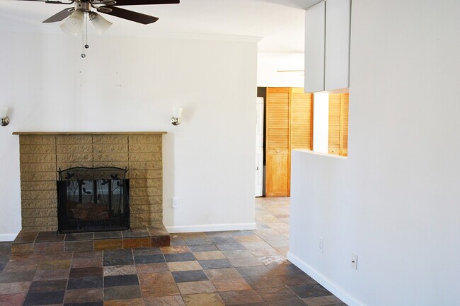 Building Photo - 3214 Cheyenne Ave