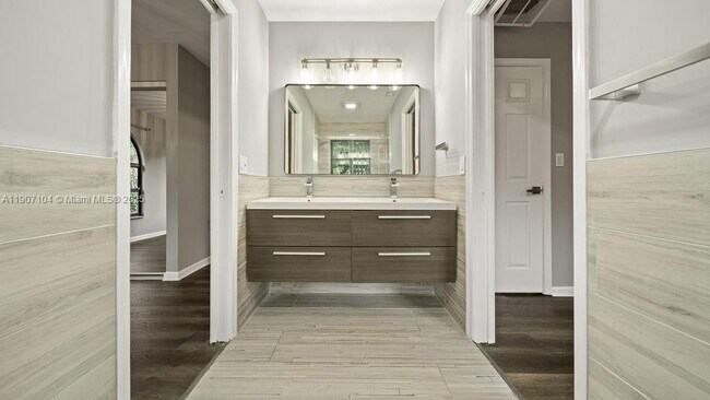 Building Photo - 5831 NW 81st Terrace