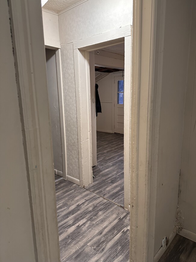 Building Photo - 421 Balsam St