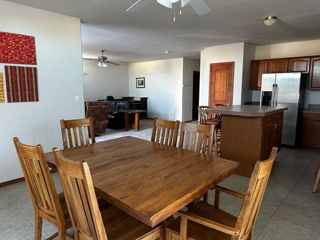 Building Photo - Fully furnished Rental Available Now