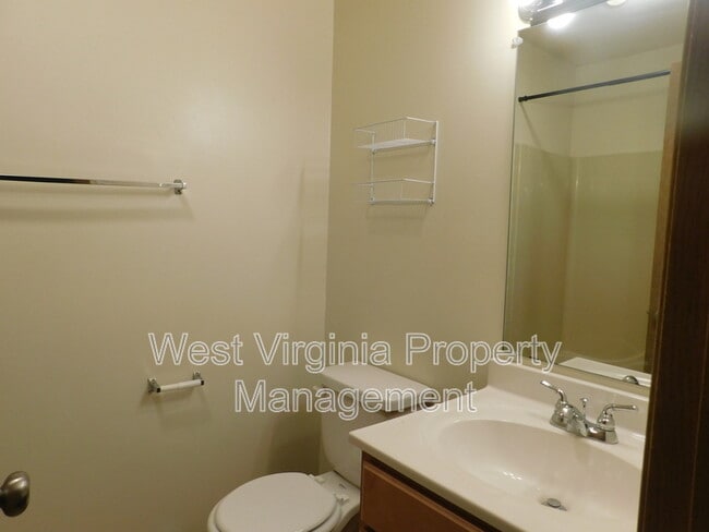 Building Photo - 219 Cardinal Wy