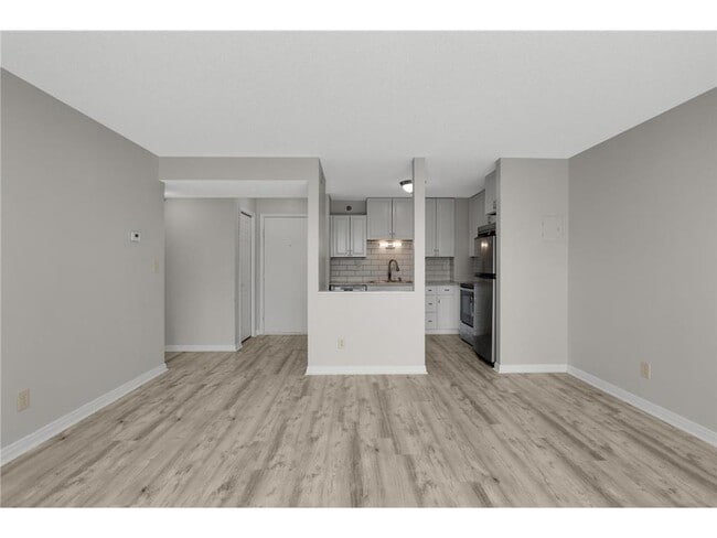 Building Photo - 66 9th St E