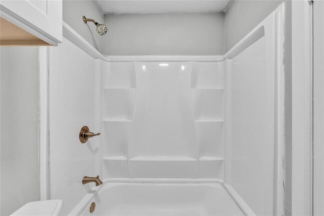 Building Photo - 901 Parmer Ave