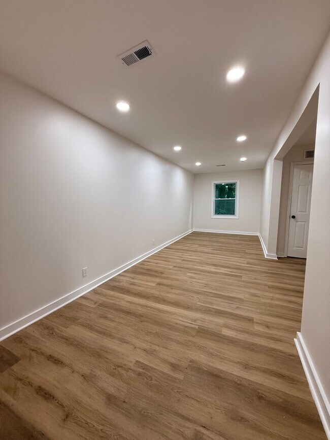 Building Photo - Recently Remodeled | Spacious Open Layout | Move-In Ready