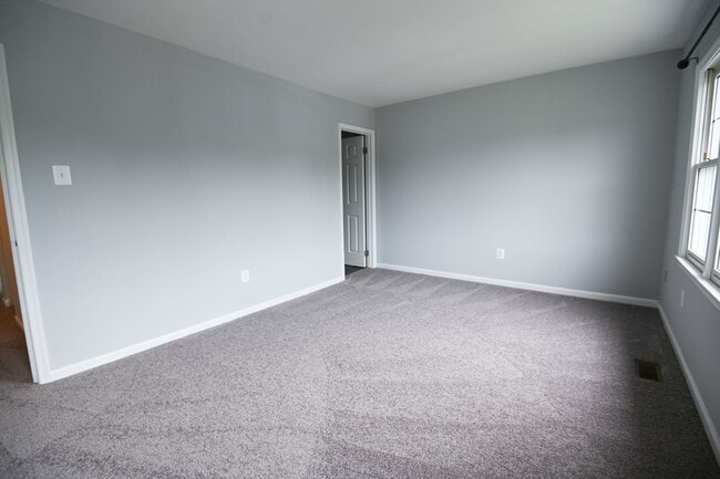 Building Photo - Charming Updated Home in Millersville!