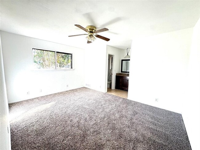 Building Photo - 705 Garden Villa Cir