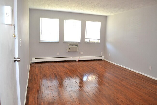 Building Photo - 3807 Ferdinand Pl