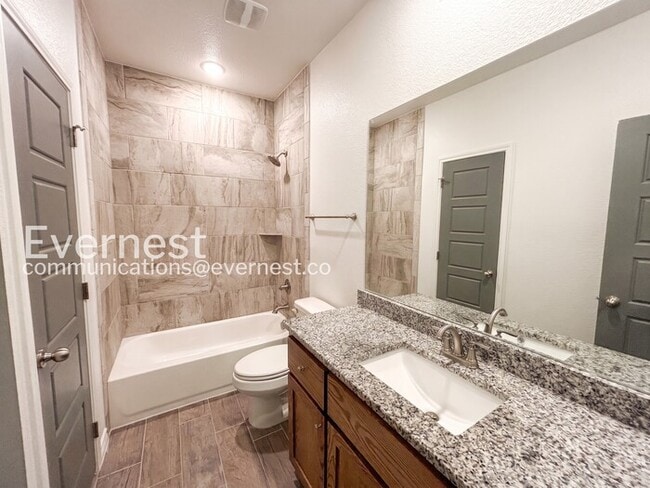 Building Photo - 853 Freedom Cir