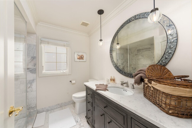 Building Photo - 16646 Brooklane Blvd