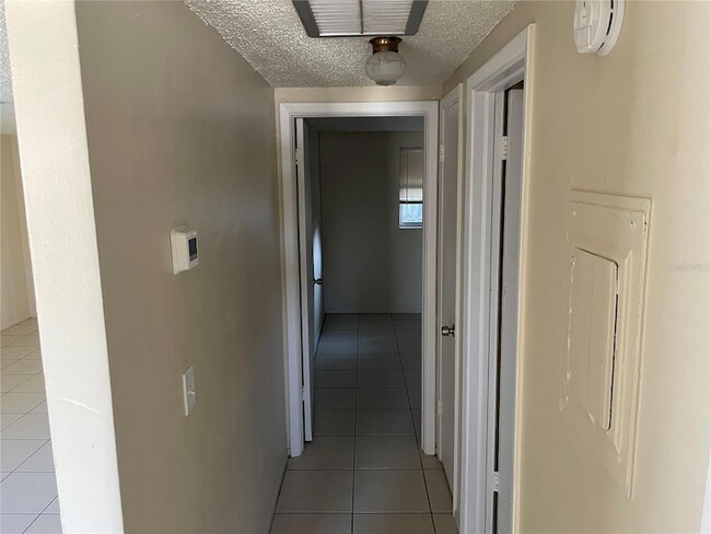 Building Photo - 4128-4126 Shoreline Dr