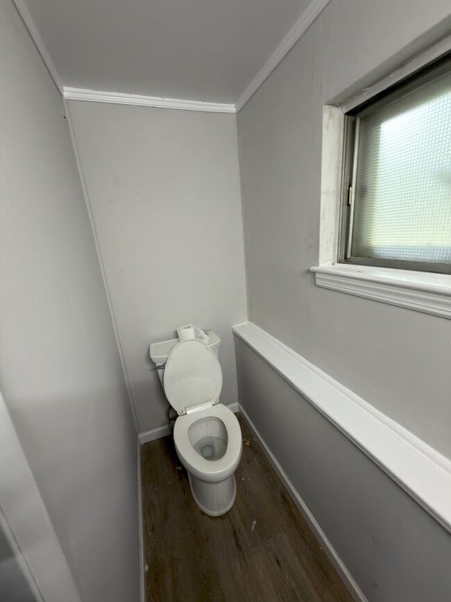 Building Photo - Beautifully Updated 4 Bedroom Rental Home