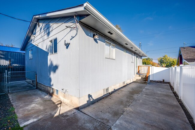 Building Photo - Charming, Partially Remodeled 4-Bedroom Ho...