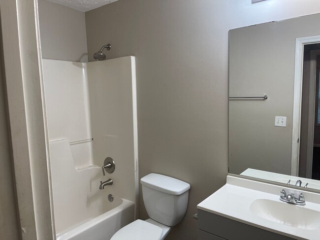 Building Photo - 6206 Flat Trce