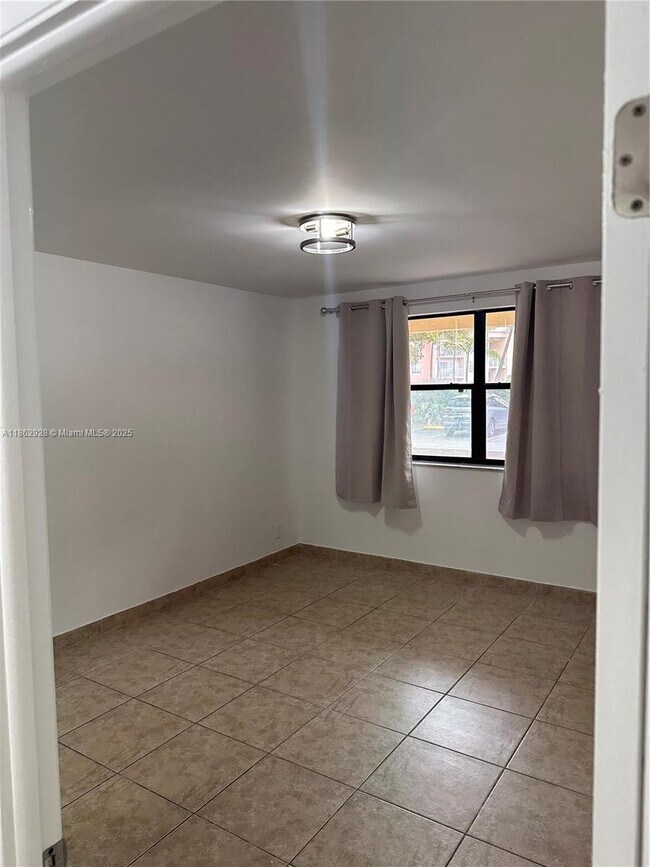 Building Photo - 8100 Geneva Ct